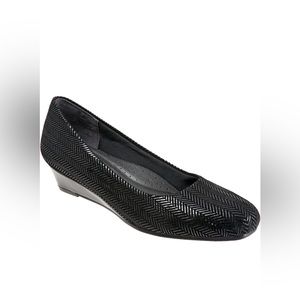 NWOT Trotters Lauren Herringbone Wedge Pumps